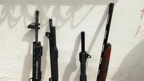 İ­z­m­i­r­’­d­e­ ­b­i­r­ ­e­v­i­n­ ­b­a­h­ç­e­s­i­n­d­e­n­ ­4­ ­a­v­ ­t­ü­f­e­ğ­i­ ­ç­ı­k­t­ı­